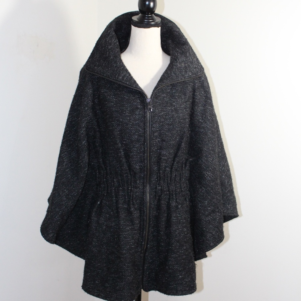 STEVE MADDEN, MARLED BLACK White CAPE/COAT- BELT INSIDE Small